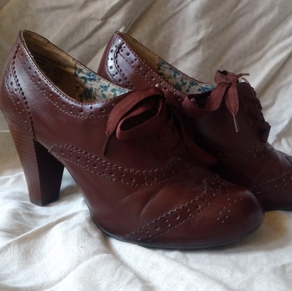 American Eagle Oxford Heels